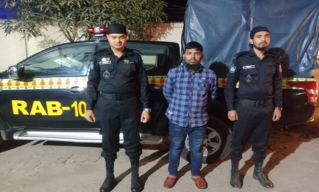 জুতার ভেতরে অভিনব কৌশলে পাচার হচ্ছিল ইয়াবা, গ্রেফতার ১