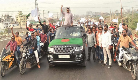 আগুন সন্ত্রাসের বিরুদ্ধে রাজপথে থেকে প্রশংসিত যুবনেতা আজমীর ওসমান