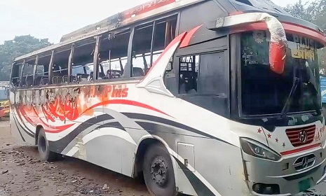 দিনাজপুরে আবারো বাসে আগুন
