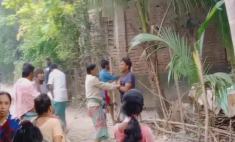 তালায় জমি জবরদখলের চেষ্টা, ঘেরা কেটে ঘরবাড়ি ভাঙচুরের পর লুটপাটের অভিযোগ