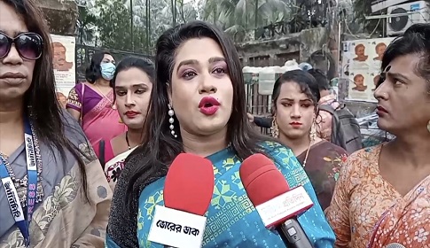 অগ্নিসন্ত্রাসের প্রতিবাদে জাতীয় প্রেস ক্লাবের সামনে মানববন্ধন