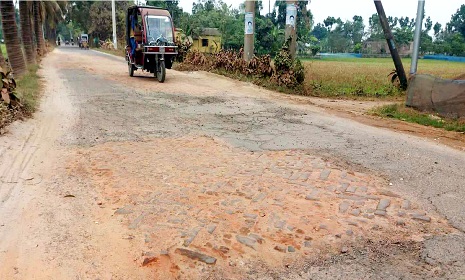 দুই কোটি টাকার সড়ক টেকেনি ২ বছরও