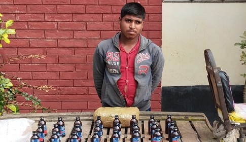 ঝিনাইদহে গাঁজা-ফেনসিডিলসহ মাদক কারবারি আটক