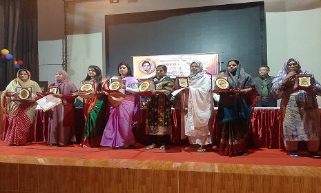 সাতক্ষীরায় ১০ জয়িতাকে সম্মাননা প্রদান