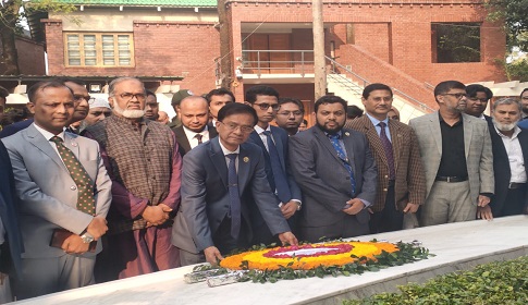 জাতির পিতার সমাধিতে বিটিআরসি'র চেয়ারম্যানের শ্রদ্ধা
