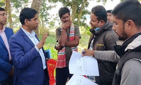 বরগুনার বেতাগীতে নদীর তীরের মাটি কাটায় জরিমানা