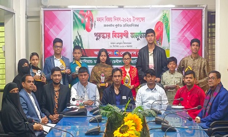 বরগুনায় বিজয় দিবসের কুইজ প্রতিযোগিতার পুরস্কার বিতরণ