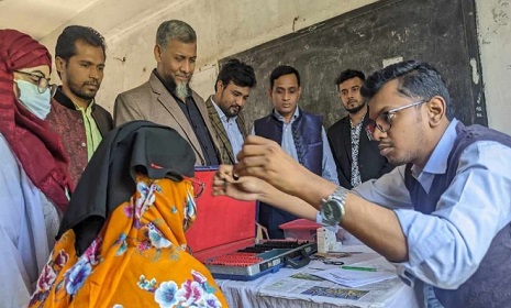 বিনামূল্যে চক্ষু চিকিৎসা ও শিশুদের সুন্নতে খাৎনা করালো শিকড়  ওয়েলফেয়ার ফাউন্ডেশন