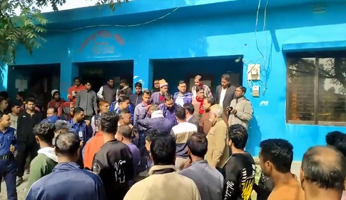 গোপালগঞ্জে হোল্ডিং ট্যাক্সের টাকা তোলা নিয়ে ইউপি চেয়ারম্যান লাঞ্ছিত