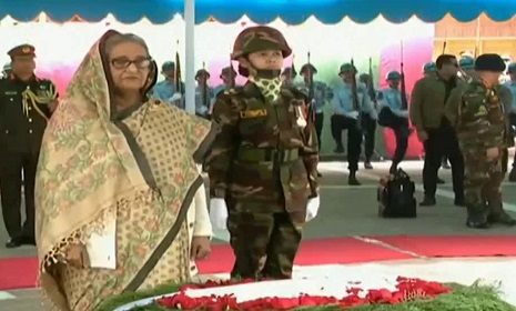 জাতির পিতার সমাধিতে প্রধানমন্ত্রীর শ্রদ্ধা