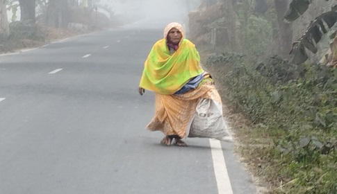 কুড়িগ্রামে কনকনে শীতে জনজীবন বিপর্যস্ত