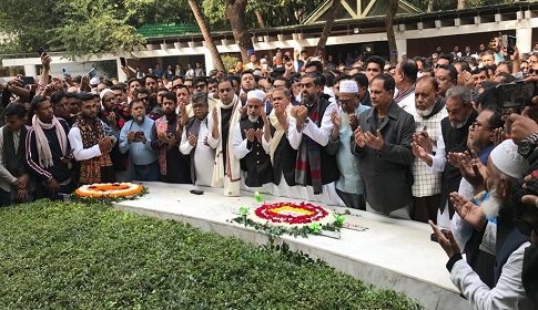 জাতির পিতার সমাধিতে ৫ নতুন এমপির শ্রদ্ধা 