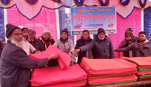 পঞ্চগড়ে ‘আমরাই প্রকৃতির স্বজন’ সংগঠনের শীতবস্ত্র বিতরণ