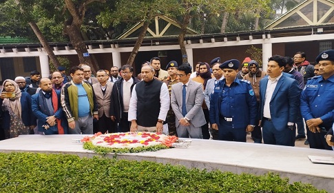 জাতির পিতার সমাধিতে বিজ্ঞান ও প্রযুক্তি মন্ত্রীর শ্রদ্ধা 