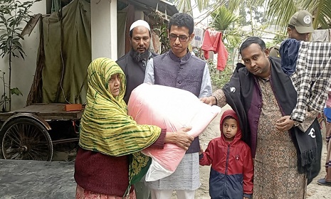 গোপালগঞ্জে প্রধানমন্ত্রীর উপহারের ৩৬ হাজার ৯৫০ টি কম্বল বিতরণ 