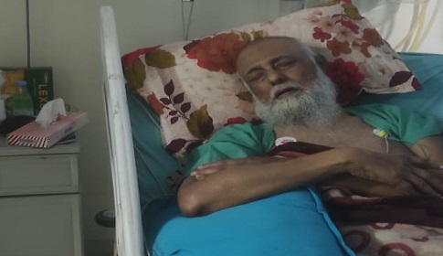 অসুস্থ হয়ে হাসপাতালে চিকিৎসাধীন বীর মুক্তিযোদ্ধা কলিমুল্লাহ চৌধুরী