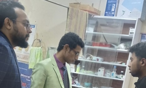 টুঙ্গিপাড়ায় অস্বাস্থ্যকর পরিবেশে দাঁতের চিকিৎসা, ৫ হাজার টাকা জরিমানা