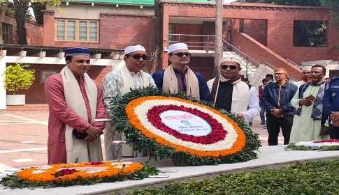 জাতির পিতার সমাধিতে খুলনা মেট্রোপলিটন পুলিশ কমিশনারের শ্রদ্ধা 