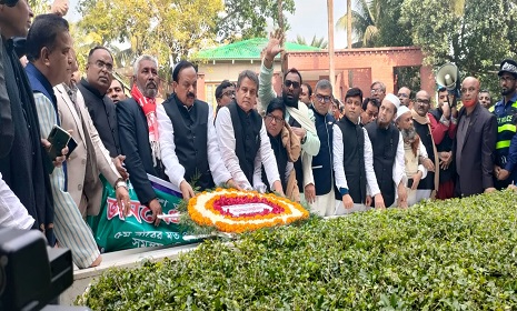 জাতির পিতার সমাধিতে ট্রেড ইউনিয়ন সমন্বয় পরিষদের ৬২ টি সংগঠনের শ্রদ্ধা