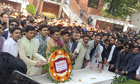 বঙ্গবন্ধুর সমাধিতে কেন্দ্রীয় ছাত্রলীগের শ্রদ্ধা