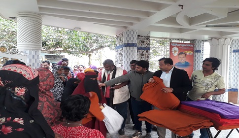 শ্রীনগরে কেন্দ্রীয় স্বেচ্ছাসেবক লীগের উপদেষ্টা সুব্রত সরকারের উদ্যোগে কম্বল বিতরণ