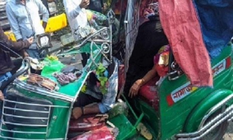 কুমিল্লায় কাভার্ডভ্যান চাপায় অটোরিকশার ৫ যাত্রী নিহত