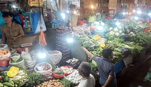 চড়া দামে আটকা বেশিরভাগ নিত্যপণ্য