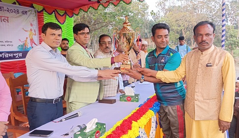 ‘সুস্থ থাকতে হলে যুবকদের খেলাধুলা করতে হবে’