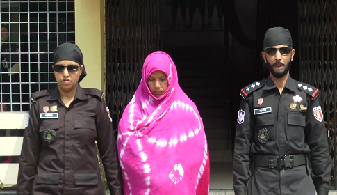 কুষ্টিয়ায় ফেনসিডিল ও দেশীয় পিস্তলসহ নারী মাদক কারবারি আটক