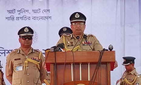 ‘পুলিশ সদস্যের হাতে মাদক দেখলেই চাকরি যাবে’