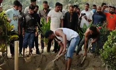 অবশেষে কোর্টের নির্দেশে আওয়ামী লীগ নেতা চঞ্চল বেপারীর লাশ উত্তোলন