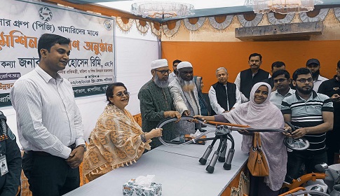 কাপাসিয়ায় মিল্কিং মেশিন বিতরণ