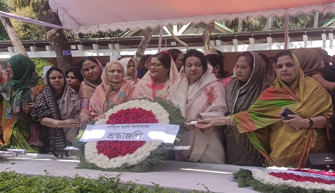 বঙ্গবন্ধুর সমাধিতে ৫ প্রতিমন্ত্রী, হুইপ ও সংরক্ষিত মহিলা এমপিদের শ্রদ্ধা