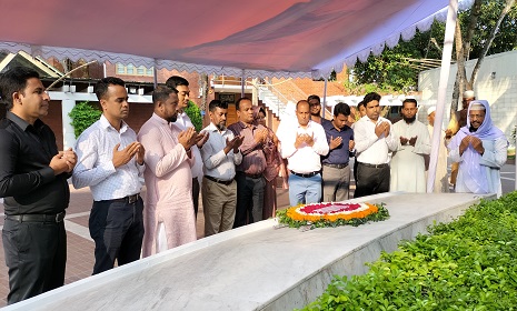 বঙ্গবন্ধুর সমাধিতে সমাজসেবা অফিসার্স এসোসিয়েশনের শ্রদ্ধা