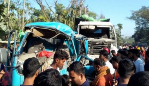 লক্ষ্মীপুরে ট্রাক-পিকআপ মুখোমুখি সংঘর্ষ, নিহত ১