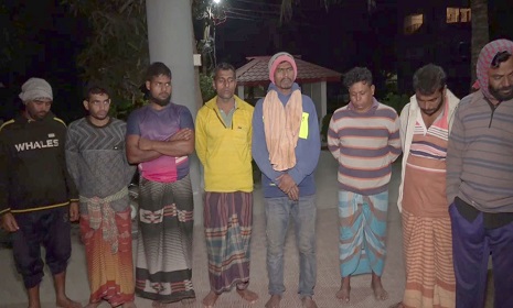 গোপালগঞ্জে ইলেকট্রিক শক দিয়ে মাছ শিকার, আটক ৮