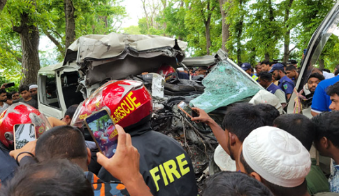 গোপালগঞ্জে বাস-মাইক্রোবাসের সংঘর্ষে নিহত ৫ 