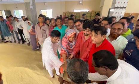 ছেংগারচর পৌরসভায় প্রধানমন্ত্রীর ঈদ উপহার বিতরণ