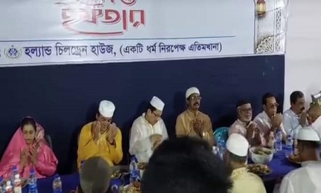 ফরিদপুরে এতিমদের সাথে ইফতার করলেন শামীম হক ও ঝর্ণা হাসান