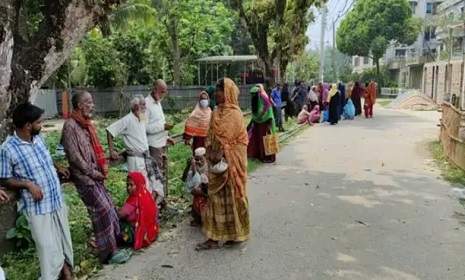 রাজবাড়ীতে যাকাত নিতে গিয়ে পদদলিত হয়ে নারীর মৃত্যু