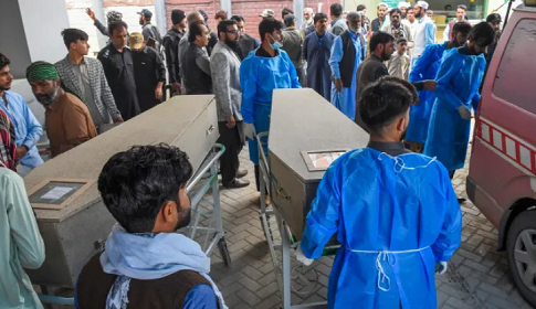 পাকিস্তানে বন্দুকধারীদের হামলায় নিহত ১১