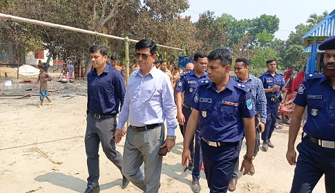 সালথায় সংঘর্ষস্থল পরিদর্শনে ফরিদপুরের ডিসি