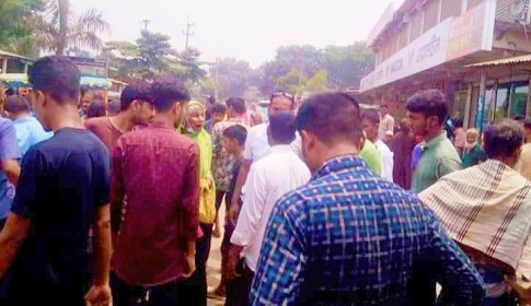 ইজিবাইকের চাপায় গেল শিশুর প্রাণ