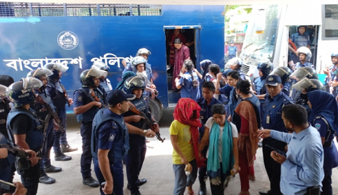 রুমা-থানচিতে ব্যাংক ডাকাতি: ১৭ নারীসহ ৫২ জন রিমান্ডে