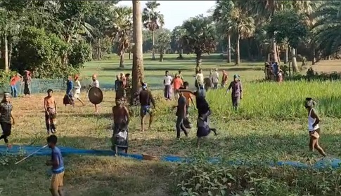 সালথায় মুরগির ফার্ম দেওয়া নিয়ে দুই পক্ষের সংঘর্ষে বাড়ি-দোকান ভাঙচুর, আটক ১১