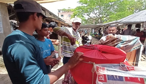 মহম্মদপুরে তাপদাহে ‘কুলফি দই মালাই’র চাহিদা বেড়েছে 