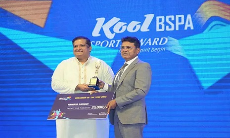 বর্ষসেরা ক্রীড়া সংগঠক হিসেবে অ্যাওয়ার্ড পেলেন ডিএমপি কমিশনার