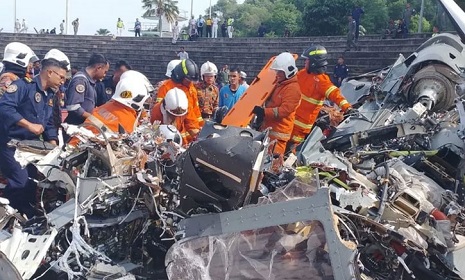 মালয়েশিয়ায় মাঝ আকাশে দুই হেলিকপ্টারের সংঘর্ষ, নিহত ১০