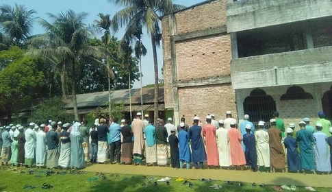 বৃষ্টির আশায় লালপুরে ইস্তিসকার নামাজ আদায়