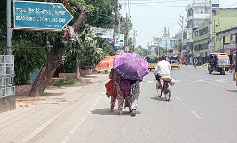 যশোরে তীব্র তাপদাহে দূর্বার গতিতে চলছে কোচিং বাণিজ্য, চরম বিপাকে শিক্ষার্থী ও অভিভাবকরা